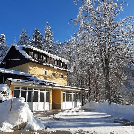 Rooms Barovc By The Lake Jasna Kranjska Gora Esterno foto The station building in 2013