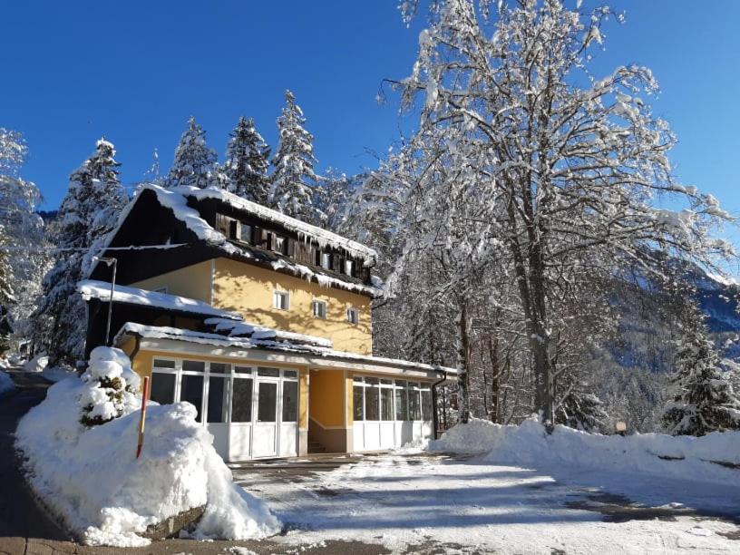 Rooms Barovc By The Lake Jasna Kranjska Gora Esterno foto The station building in 2013