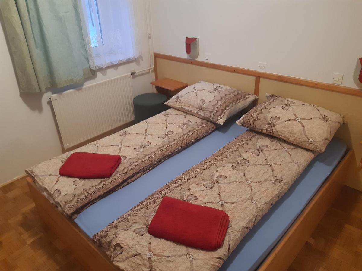 Rooms Barovc By The Lake Jasna Kranjska Gora Esterno foto A futon