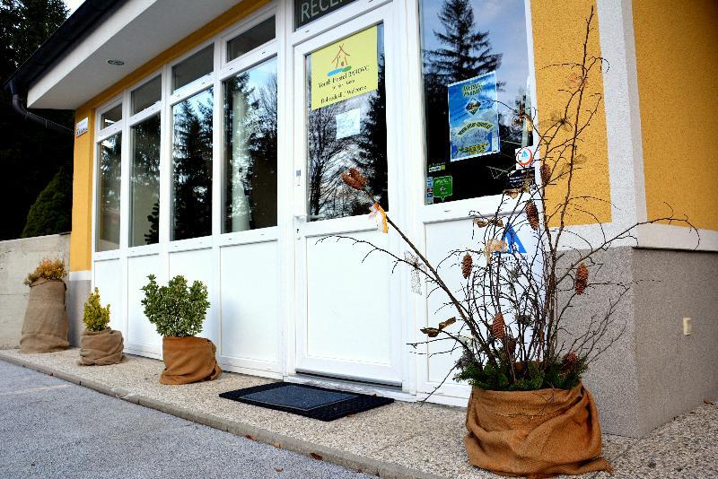 Rooms Barovc By The Lake Jasna Kranjska Gora Esterno foto Entrance of the museum