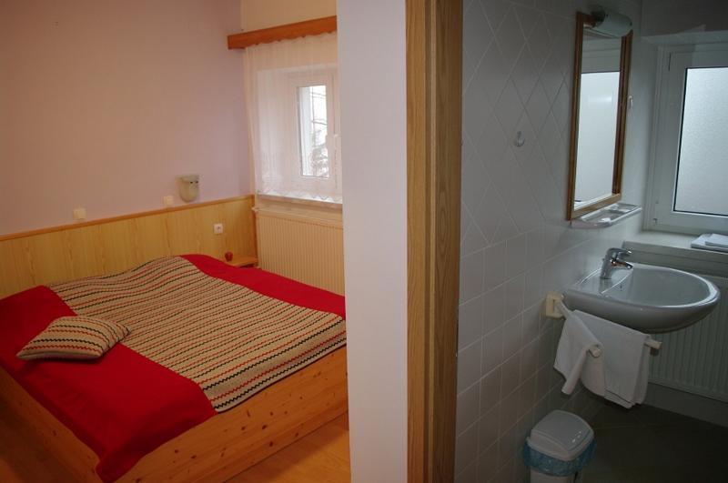 Rooms Barovc By The Lake Jasna Kranjska Gora Esterno foto A typical room at the hotel