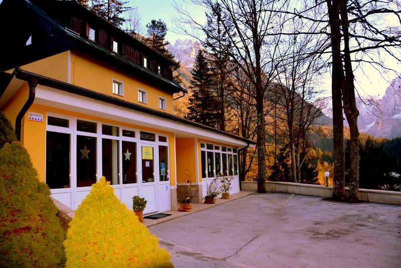 Rooms Barovc By The Lake Jasna Kranjska Gora Esterno foto The town hall